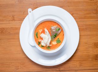 Zupa Tom Kha z mleczkiem kokosowym