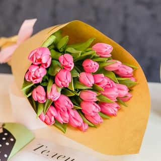 Buchet Lalele Roz in Hartie Naturala