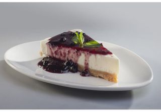 Чийзкейк със сладко от боровинки (140г)