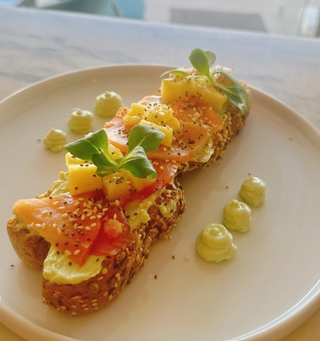 Tosta Aberta de Salmão Fumado