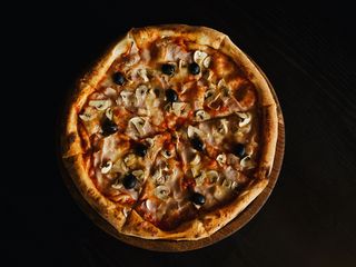 Піца Капрічоза (30см) (500г)