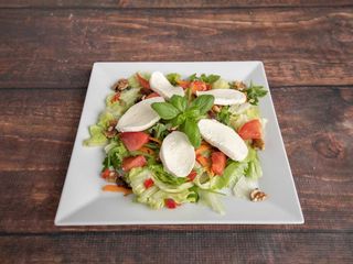 Sałatka z mozzarellą