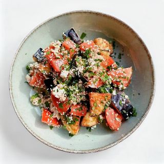 Салат з хрустким баклажаном та сиром фета