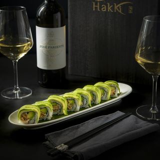 74.Roll tempura dragon aguacate (8u)