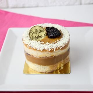 Mini Bolo Doce de Leite com Ameixa 