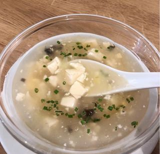 Sopa de tofu y verduras