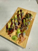 Dragon roll (8 pzs.)