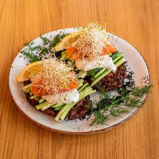 Cukiniowe placuszki z łososiem