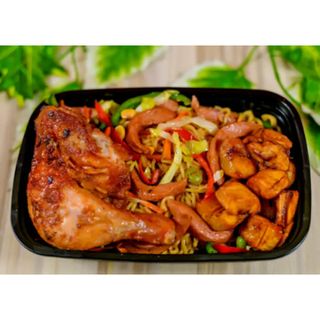 Stir fried indomie + veggies + Sausages + Chicken