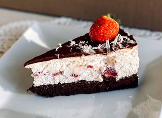 Маскарпоне с ягоди (150г)