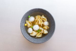 Курячий бульйон з фрикадельками та равіолі, 300 г