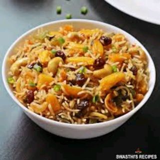 cashew nuts and egg fried rice 