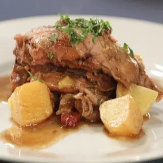 Печен свински джолан със сос от манатарки (400г)