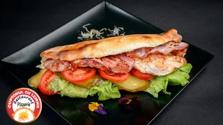 Sandwich cu piept de pui si bacon & Coca Cola