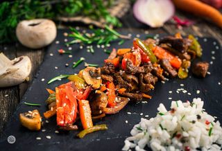 51. Телешко със зеленчуци (800г)