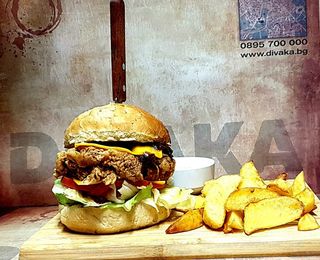 Бургер с хрупкаво пилешко (400г)
