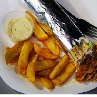  Durum Solo Pollo Con Salsa + patatas+ refresco 