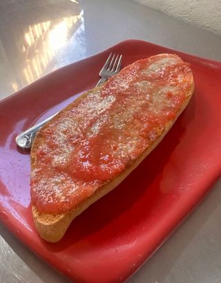 Tostadas De Tomate Y Queso Crema Roquefort (Media)