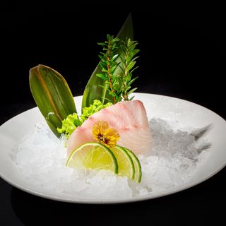 318. Sashimi di ricciola 