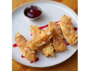 Сирні палички з Кисло-солодким соусом (200/40г)