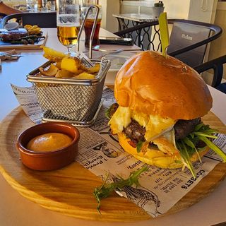 Burger Brie + Patatas Fritas