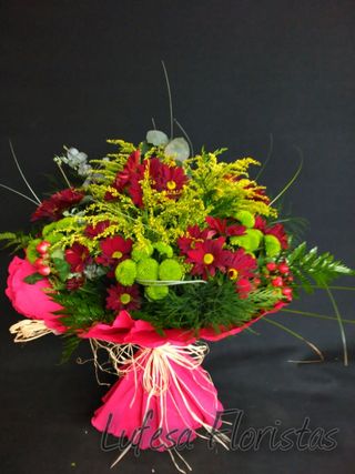 RAMO DE MARGARITAS VARIADAS