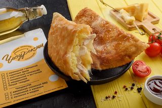 Чебурек с курицей (210 гр.)