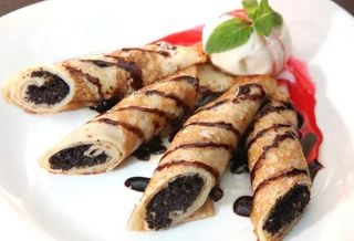 Млинці з маковою начинкою