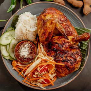 Demi Poulet Grillé À La Thaïlande