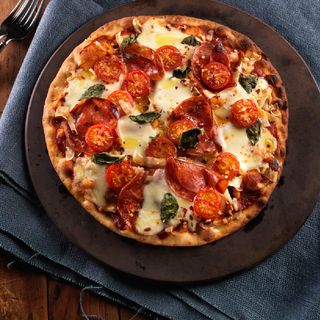 Salami pizza