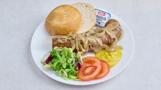 Kiełbasa wiejska z cebulką