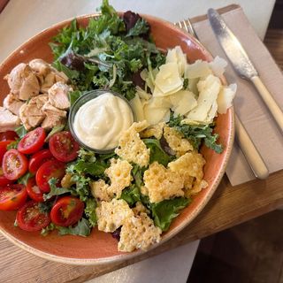 Kale crispy Cesar salad bowl