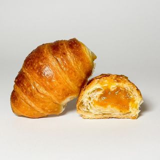 Круасан з абрикосом (80г)