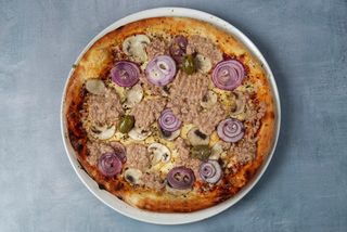 Tuna pizza