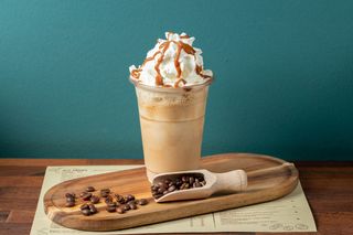 ცივი ლატე კარამელით 