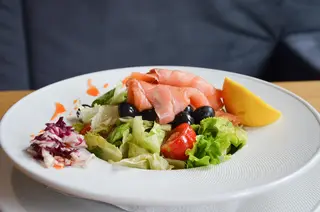 Salata sa lososom
