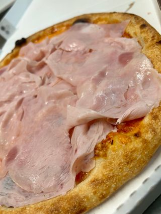pizza jamón