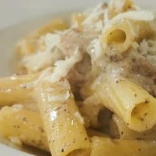 Rigatoni carbonara trufada