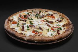 Піца 6 сирів з перцем та в'яленими томатами (550г)