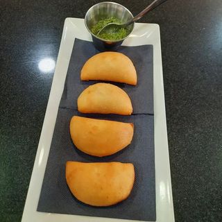 Tapa De Empanadas Venezolanas De Pollo (4 Uds.)