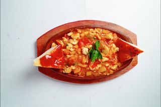 Соте из курицы на керамике