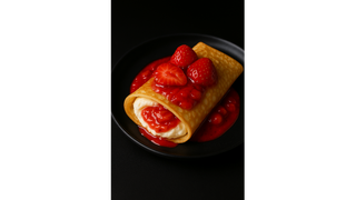 Naleśnik z kremem mascarpone i truskawkami w żelu