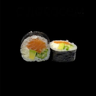 Futomaki z łososiem