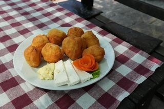 Uštipci sa sirom kajmakom