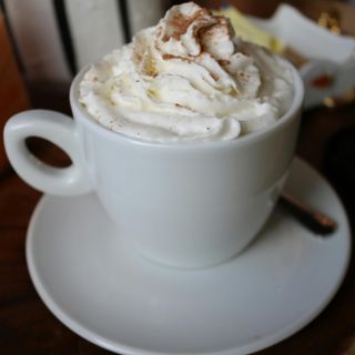 Ciocolata calda alba/ neagra