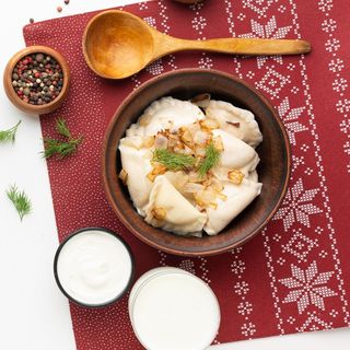 Вареники з мясом та сметаною (200г)