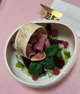 Delikatne mięso z piersi kaczki