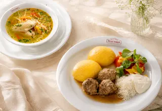 Zeama + Mămăligă cu Tocană de Porc