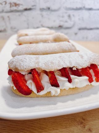 Keto eklerki z truskawkami ok. 120g ( Max. 3 sztuk produktu dziennie)