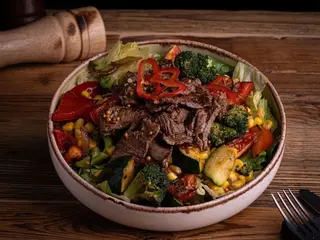 Warm beef salad with asia sauce